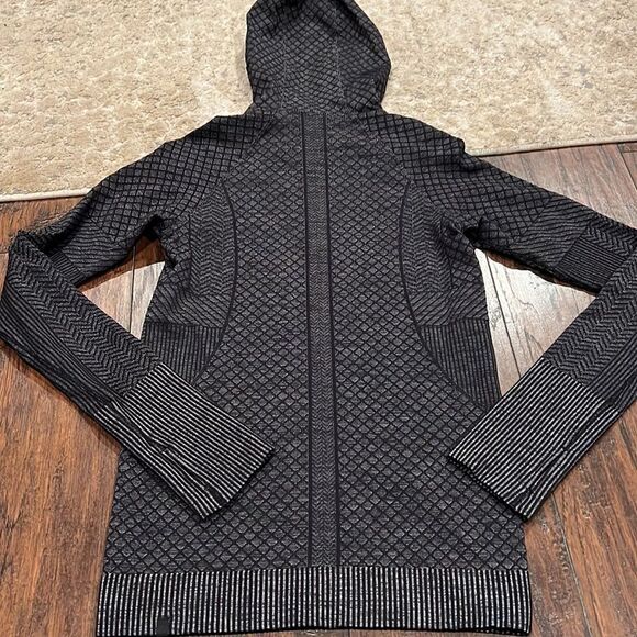 Lululemon Rest Less Hoodie * Patchwork Size 4 in like new condition - Picture 7 of 11